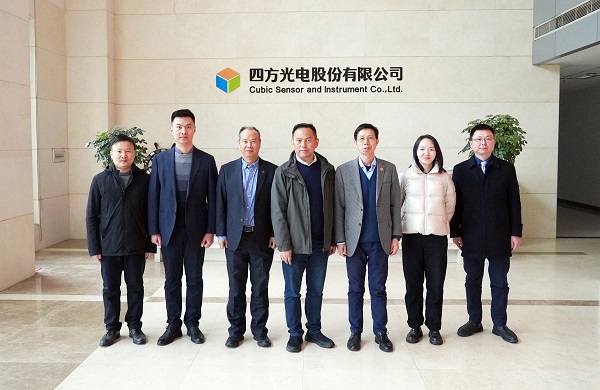 中國汽車技術研究中心資深首席專家方茂東、李孟良一行蒞臨四方光電參觀交流